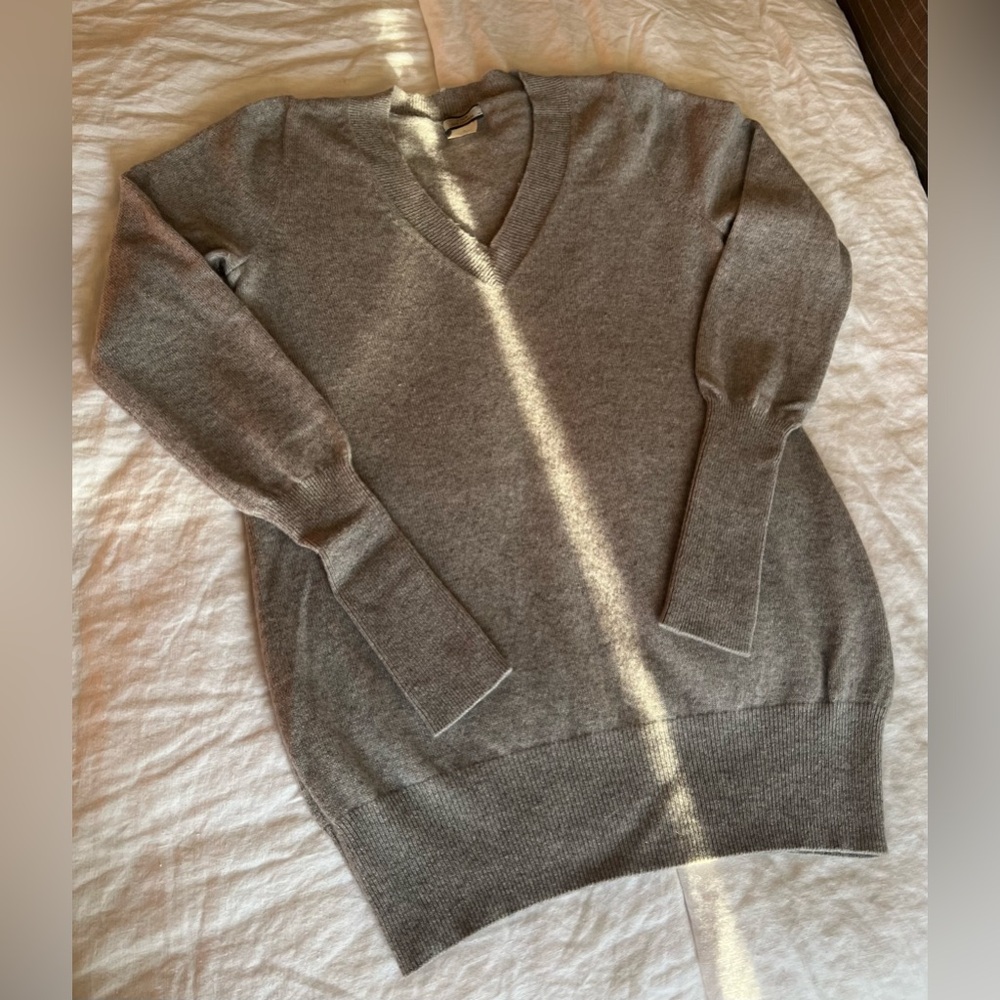 Jcrew Gray Italian Cashmere V Neck Sweater Women’s size Small